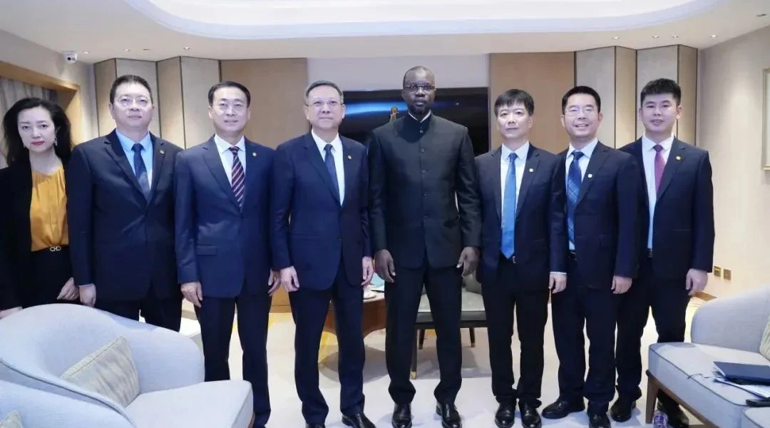 Ni Zhen Meets with Senegalese Prime Minister Ousmane Sonko