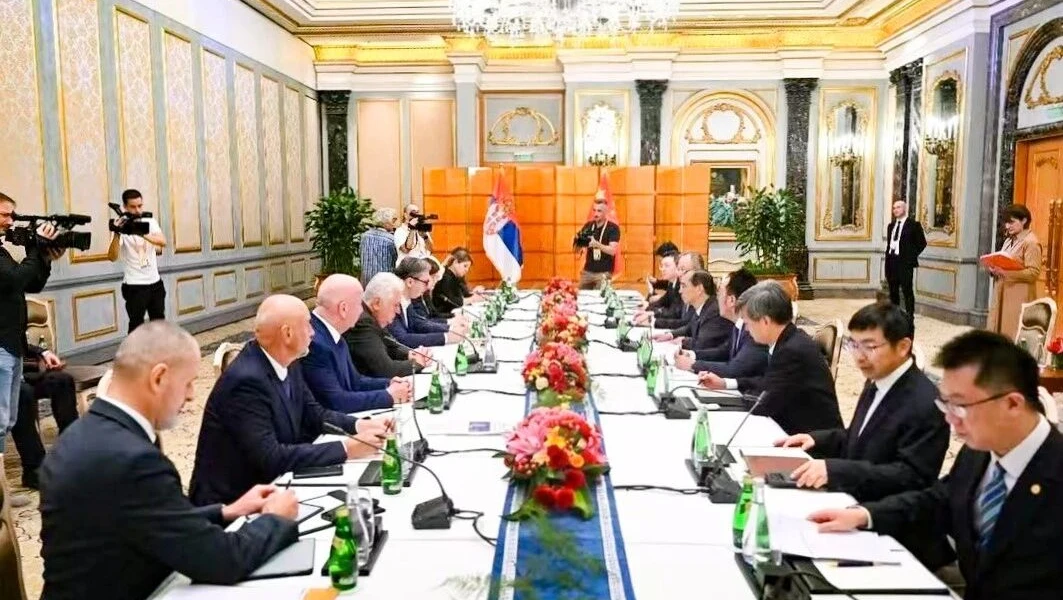 Rencontre de Qiao Xubin avec le président serbe AleksandarVu?i?