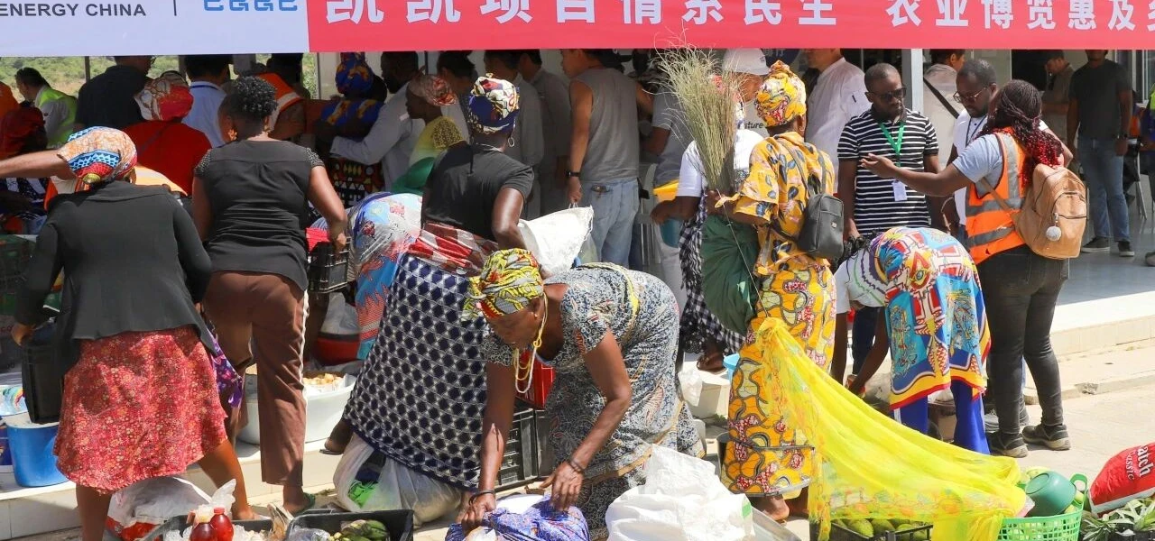 Caculo Cabaça Hydropower Project Launches “Farmers’ Market”