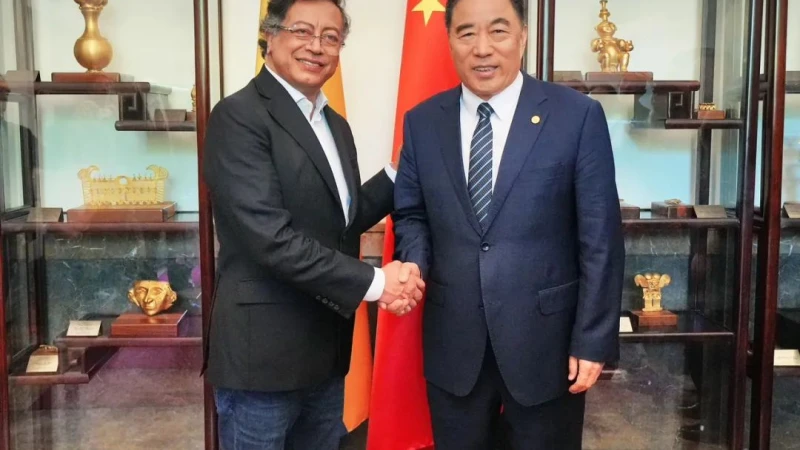 Song Hailiang Visits Colombian President Gustavo Petro