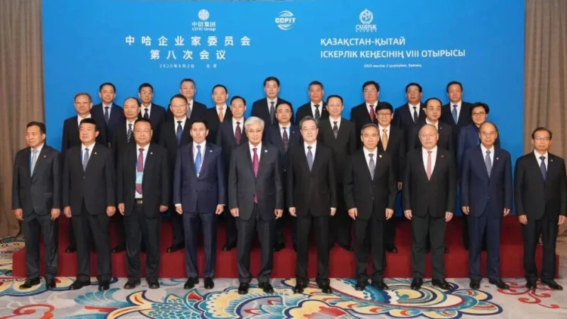 Rencontre de Ni Zhen avec le président kazakh Tokayev