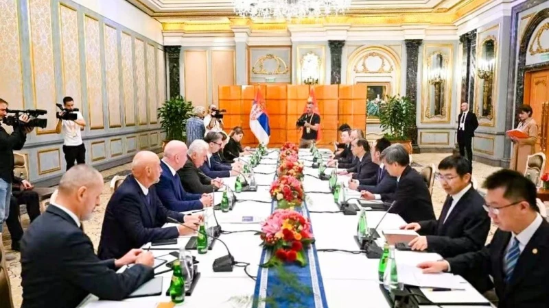 Rencontre de Qiao Xubin avec le président serbe AleksandarVu?i?